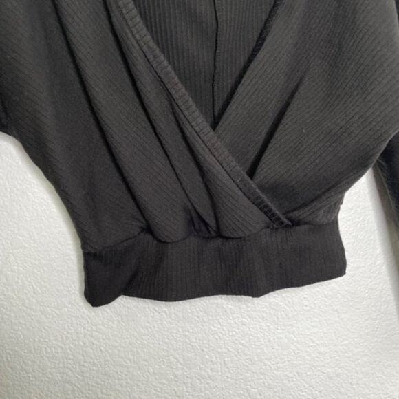 Mezzanine Womens Top Size M Black Long Sleeve V-Neck Unlined Semi Cropped - Picture 8 of 13